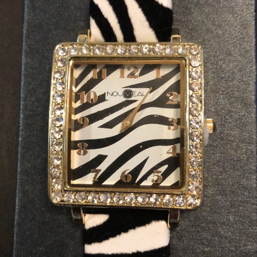 🦓 NOUVEAU Zebra Print & Rhinestone Face Watch 🦓